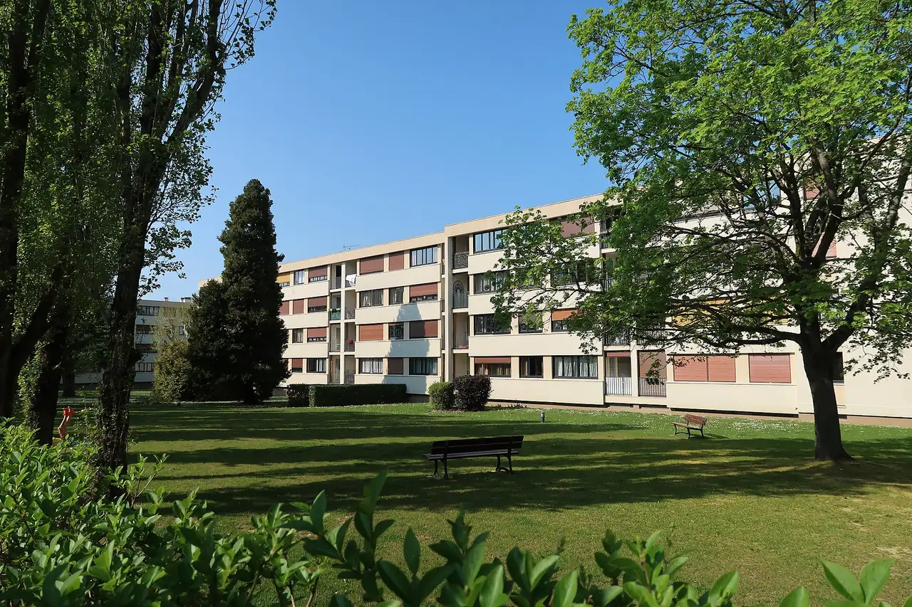 Le jardin de la résidence La Faisanderie, aux Clayes-sous-Bois